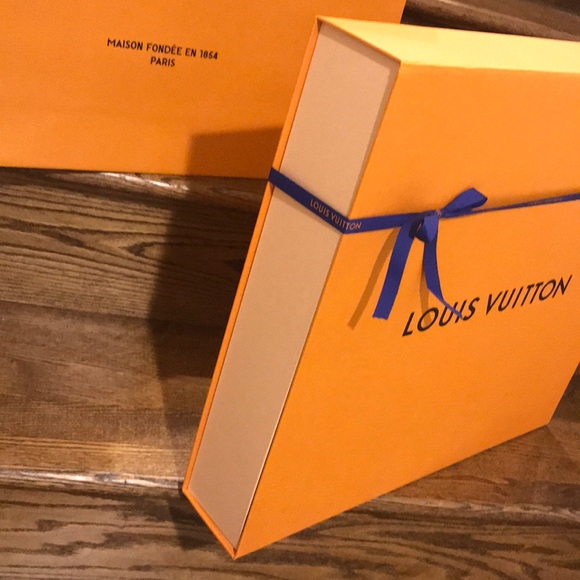 Louis Vuitton Neverfull Box and shopping bag - Picture 4 of 6